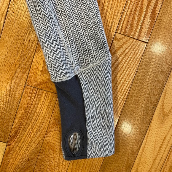 Lululemon Herringbone jacket size 2 RARE - Picture 2 of 2